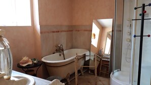 Bañera y secador de pelo