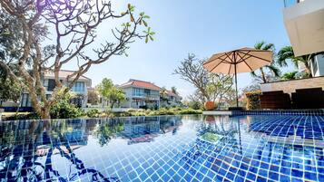 Outdoor pool, a heated pool