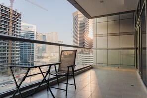 Deluxe Apartment, 1 Bedroom (4) | Balcony view - OSKENA Vacation Homes - The Medalist Tower Sport city (Dubai)