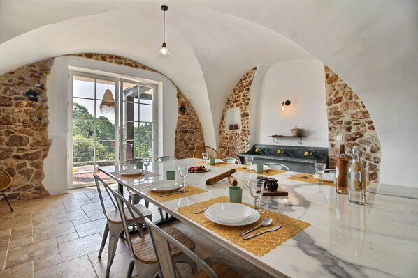 تناول الطعام