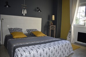 2 chambres, fer et planche à repasser, draps fournis