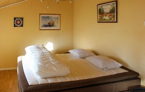 3 Schlafzimmer, Reisekinderbett, kostenloses WLAN, Bettwäsche