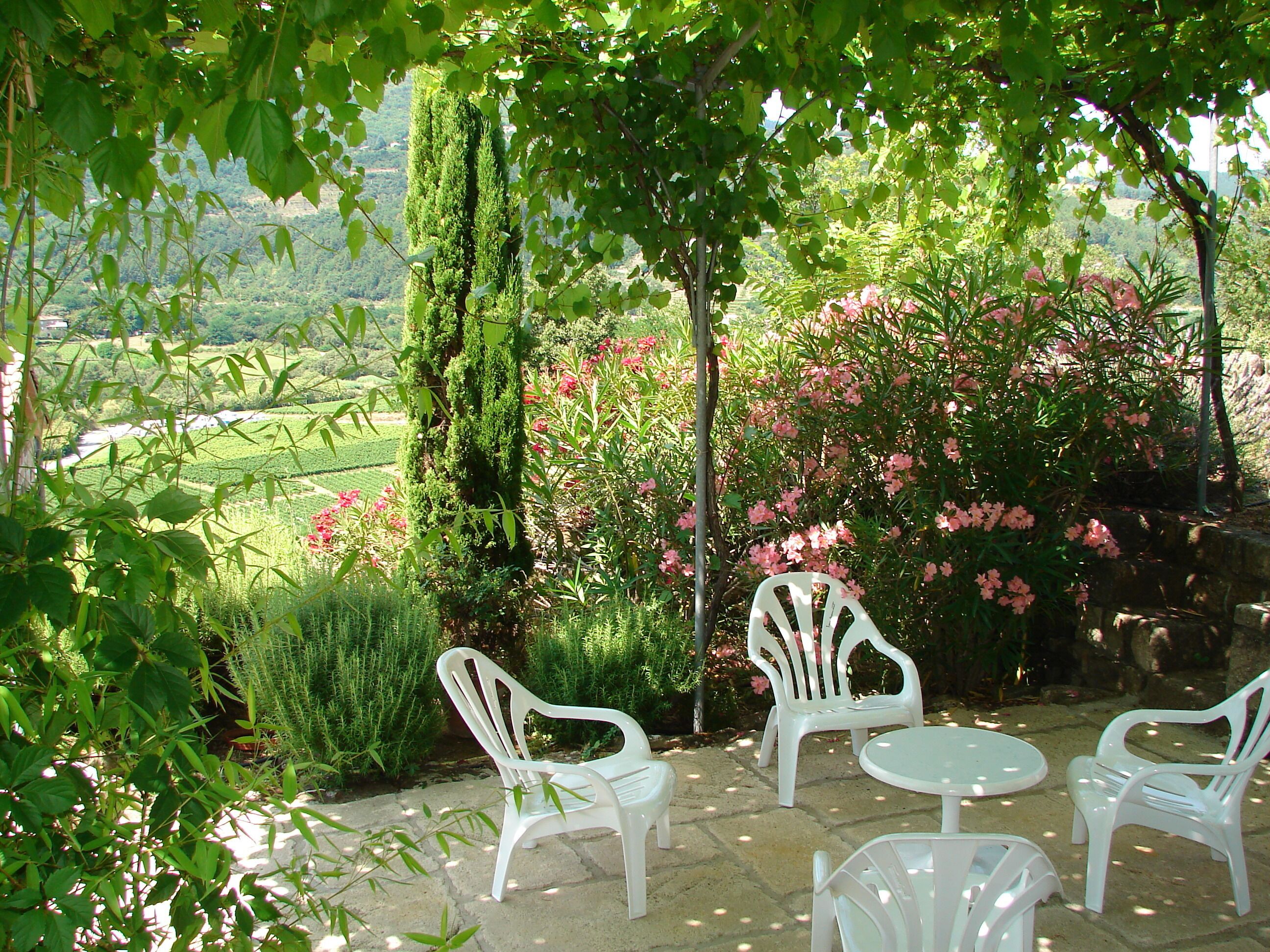 Tonnelle vers la piscine