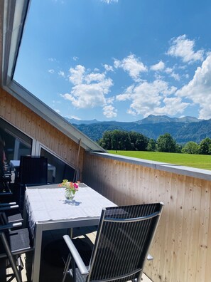 تناول الطعام بالخارج