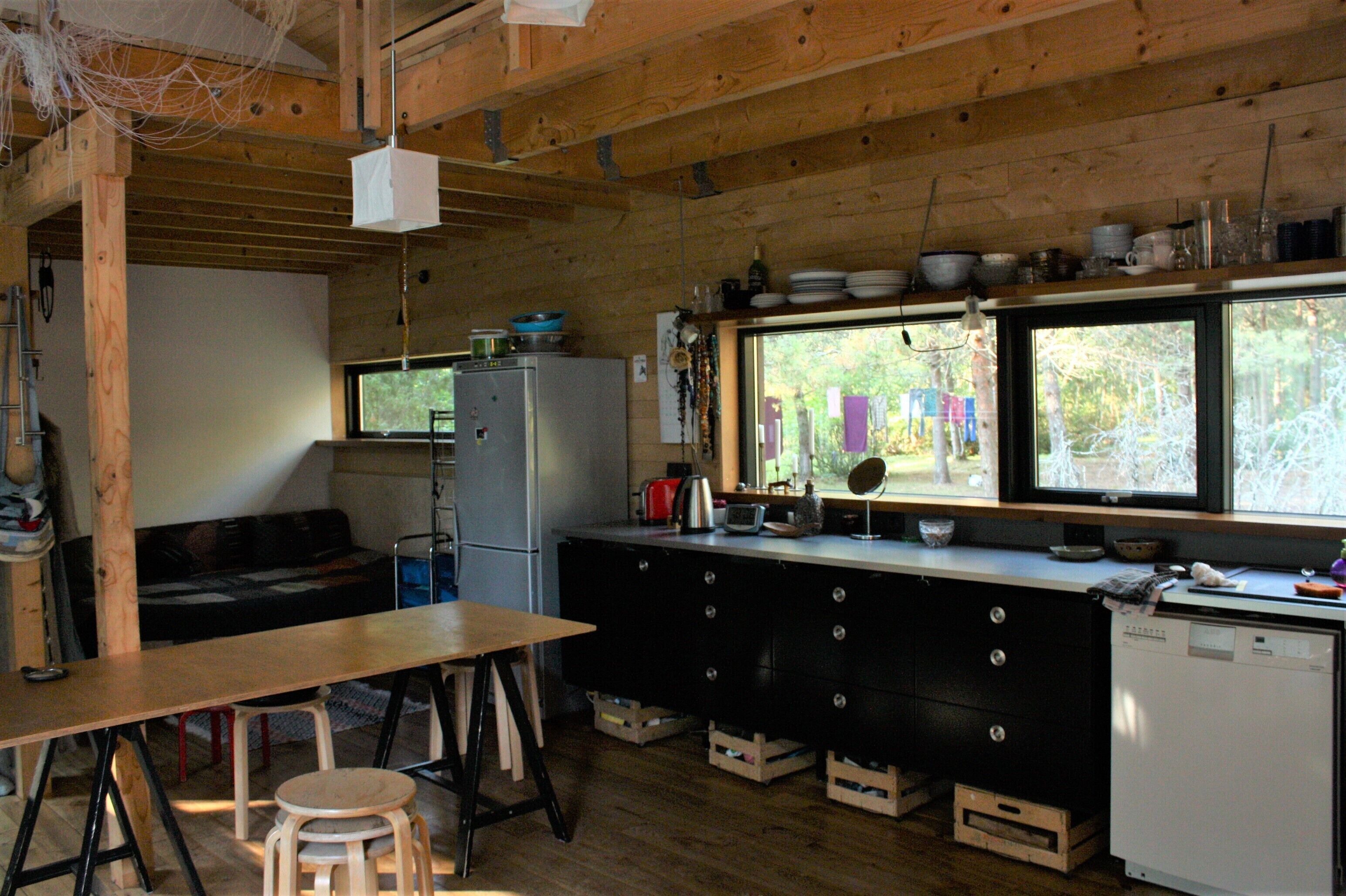 Kjøleskap, ovn, kokeplater og oppvaskmaskin