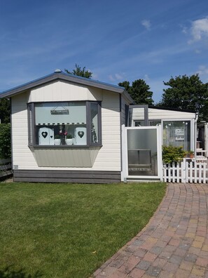 Property grounds - Chalet Jantje 291 Recreatiepark Burghorn in Schagen North Holland near Callantsoog (Schagen)