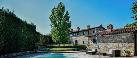 Piscina all'aperto, una piscina riscaldata