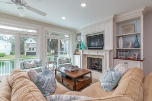 Taulutelevisio, pöytäjalkapallopöytä