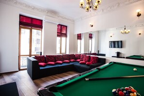 Game room - the perfect accommodation for big groups in the center of bucharest (Sector 1)