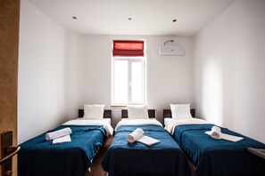 6 bedrooms, in-room safe, iron/ironing board, free WiFi - the perfect accommodation for big groups in the center of bucharest (Sector 1)
