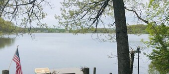 Charming cottage on quiet lake