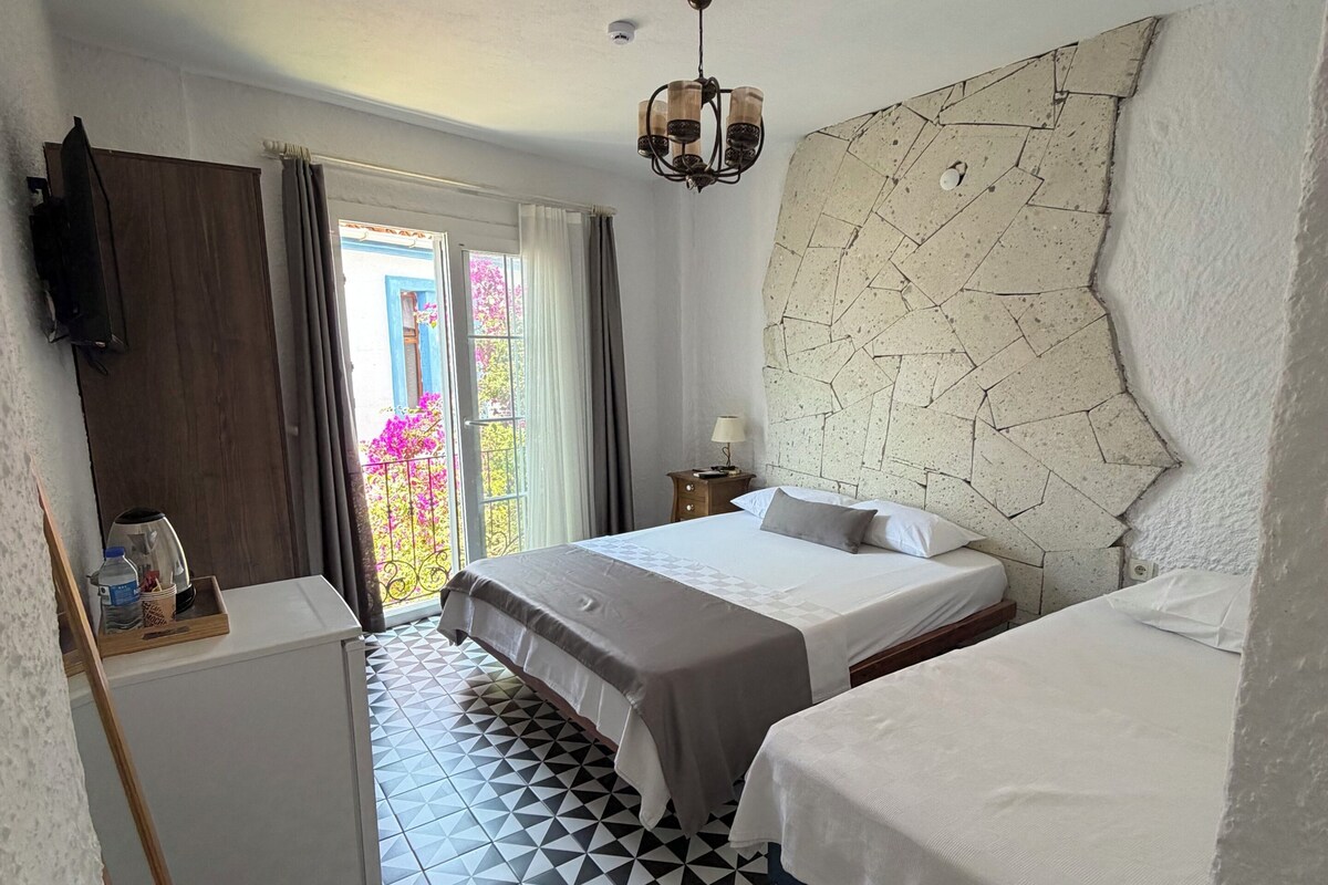 Premium bedding, minibar, soundproofing, WiFi (free)