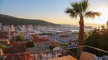 Deluxe Double Room, Balcony, Marina View | Premium bedding, minibar, individually decorated, soundproofing