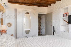 3 habitaciones, tabla de planchar con plancha y cuna de viaje