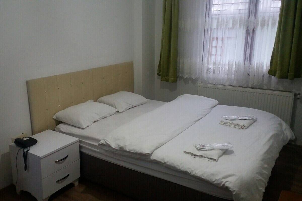 Habitación básica con 1 cama matrimonial o 2 individuales | Escritorio y wifi gratis