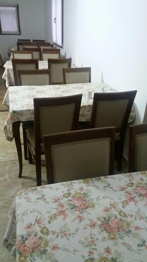 Desayuno completo incluido todos los días