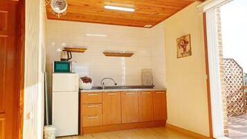 Room, 1 Bedroom, Non Smoking, Ocean View (Ginseng Room) | Private kitchen | Mini-fridge, microwave, rice cooker, cookware/dishes/utensils