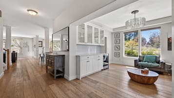 House, 5 Bedrooms | Interior