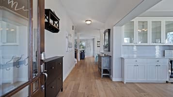 5 bedrooms, free WiFi, bed sheets