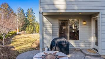 House, 5 Bedrooms | Balcony