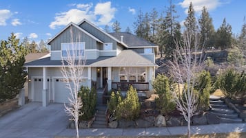 House, 5 Bedrooms | Exterior