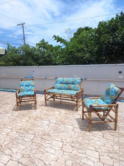 House with pool in Matinhos House accommodates up to 15 people. Super cozy.
