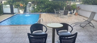 House with pool in Matinhos House accommodates up to 15 people. Super cozy.