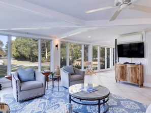 Smart TV, fireplace, DVD player, table football