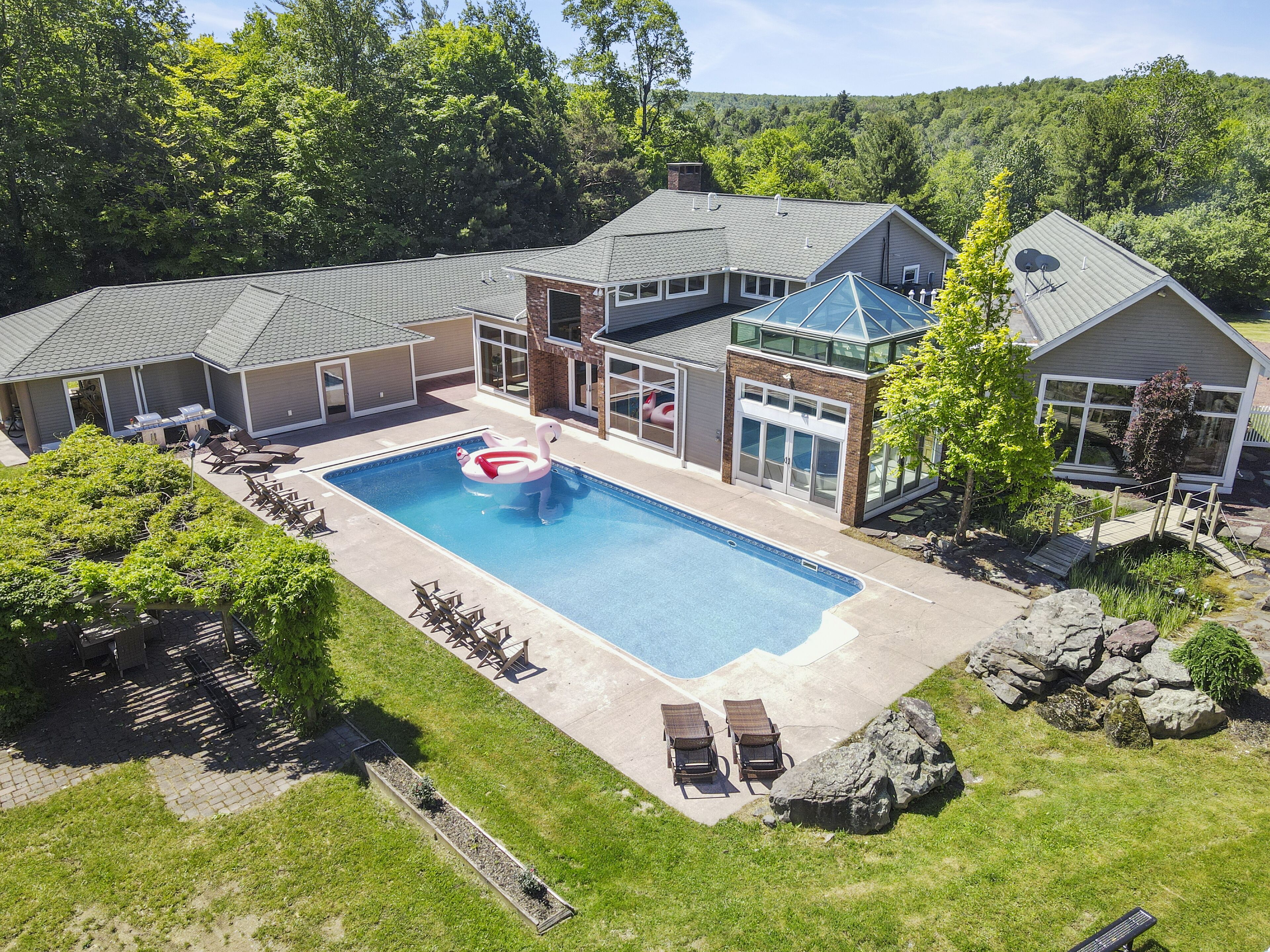 Poconos Luxury Mansion in the Greens 252