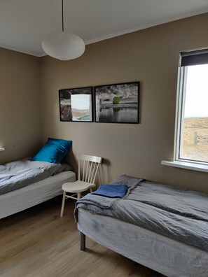 5 bedrooms, in-room safe, WiFi, bed sheets