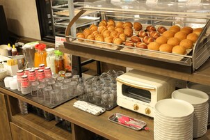 Desayuno inglés diario (JPY 780 por persona)