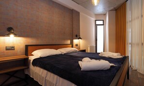 1 dormitorio, tabla de planchar con plancha, wifi y ropa de cama