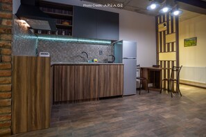 Fridge, stovetop, electric kettle, cookware/dishes/utensils