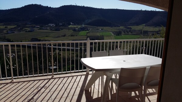 تناول الطعام بالخارج