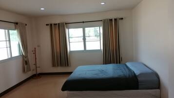 4 bedrooms, bed sheets
