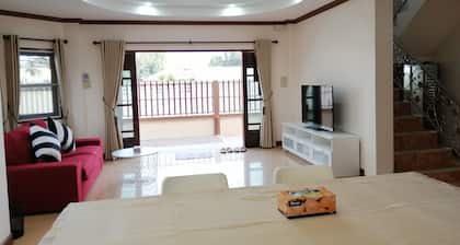175squarewah / recientemente renovado / patio trasero de 90sqwah / 4bedrooms / 3bathrooms