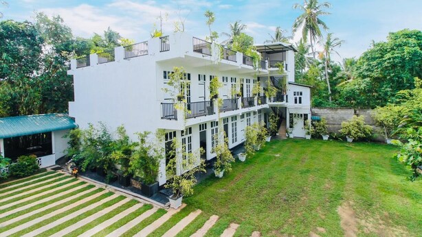 Exterior detail - Hotel Rich Daziro (Negombo)
