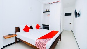 Iron/ironing board, WiFi (free) - Hotel Rich Daziro (Negombo)