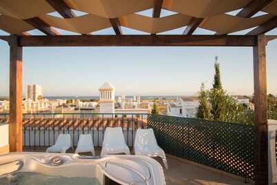 Luxury 3 bedroom Alvor villa with roof terrace jacuzzi hot tub by AlvorBeach