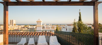 Luxury 3 bedroom Alvor villa with roof terrace jacuzzi hot tub by AlvorBeach