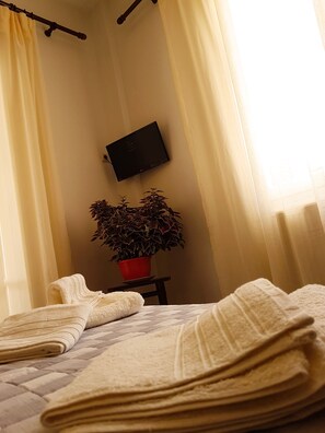 1 soverom, safe på rommet, skrivebord og strykejern/-brett