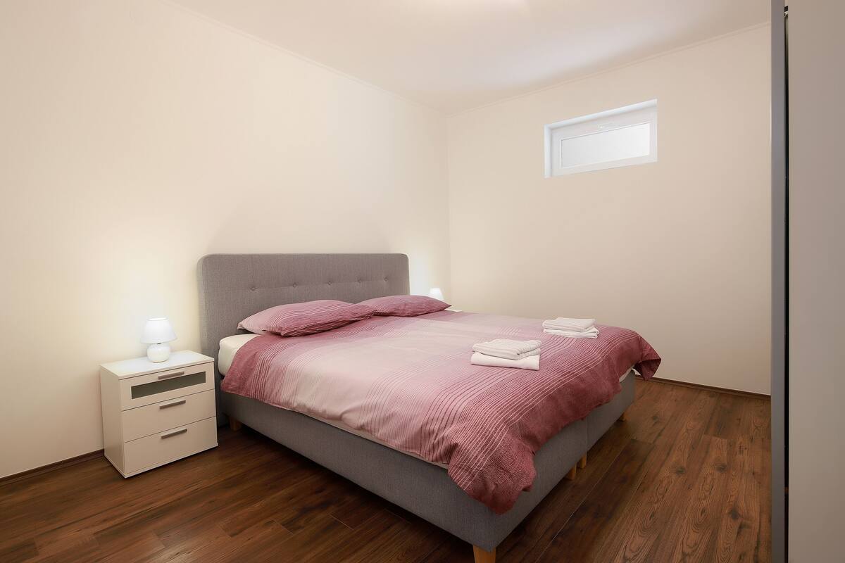Apartment, 1 Bedroom, Hill View
