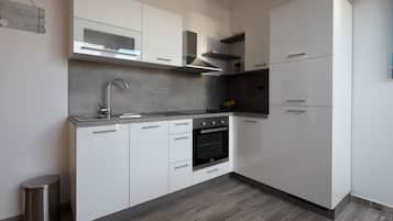 Apartemen, 2 kamar tidur, pemandangan laut (Penthouse) | Dapur pribadi | Lemari es besar, oven, kompor, dan peralatan masak/sendok-piring