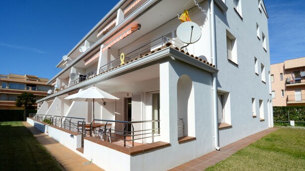 A two-story residential building with a balcony, outdoor furniture, and a satellite dish. - MIGJORN MAR PB (Estartit)