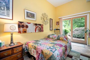 2 makuuhuonetta, silitysrauta/-lauta, ilmainen Wi-Fi, vuodevaatteet