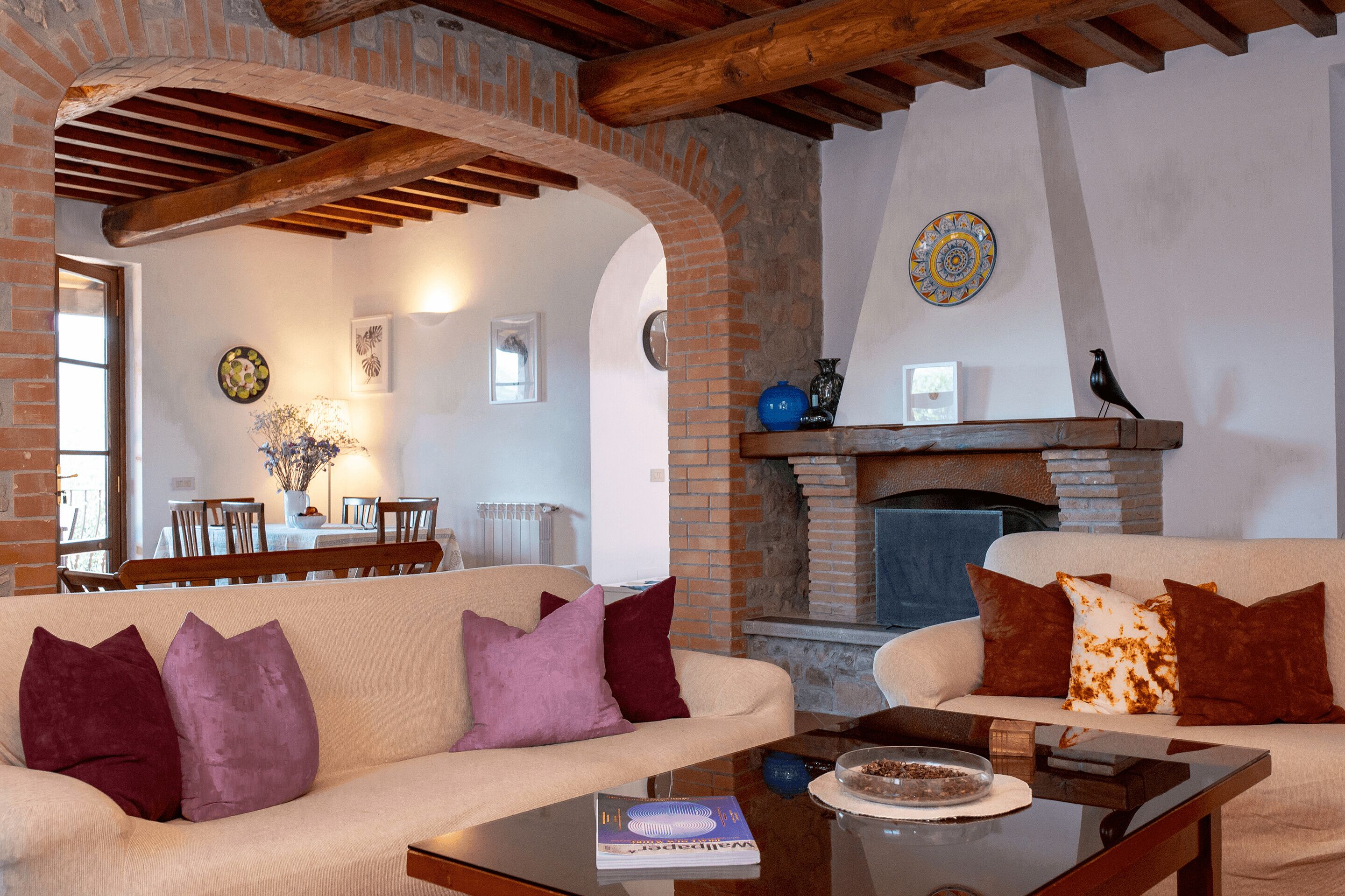 Televisor, reproductor de DVD, llibres i estèreo 