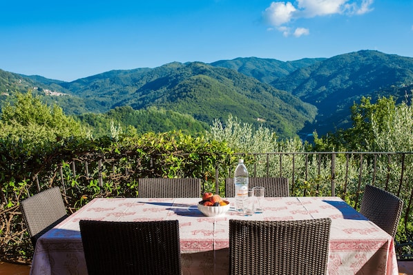 屋外ダイニングエリア