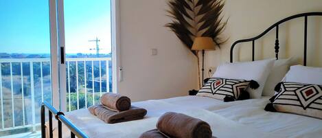 2 bedrooms, iron/ironing board, WiFi