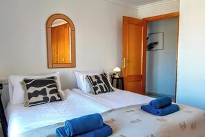 2 bedrooms, iron/ironing board, WiFi
