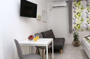 Comfort Room | Living area | 81-cm LCD TV with satellite channels, TV